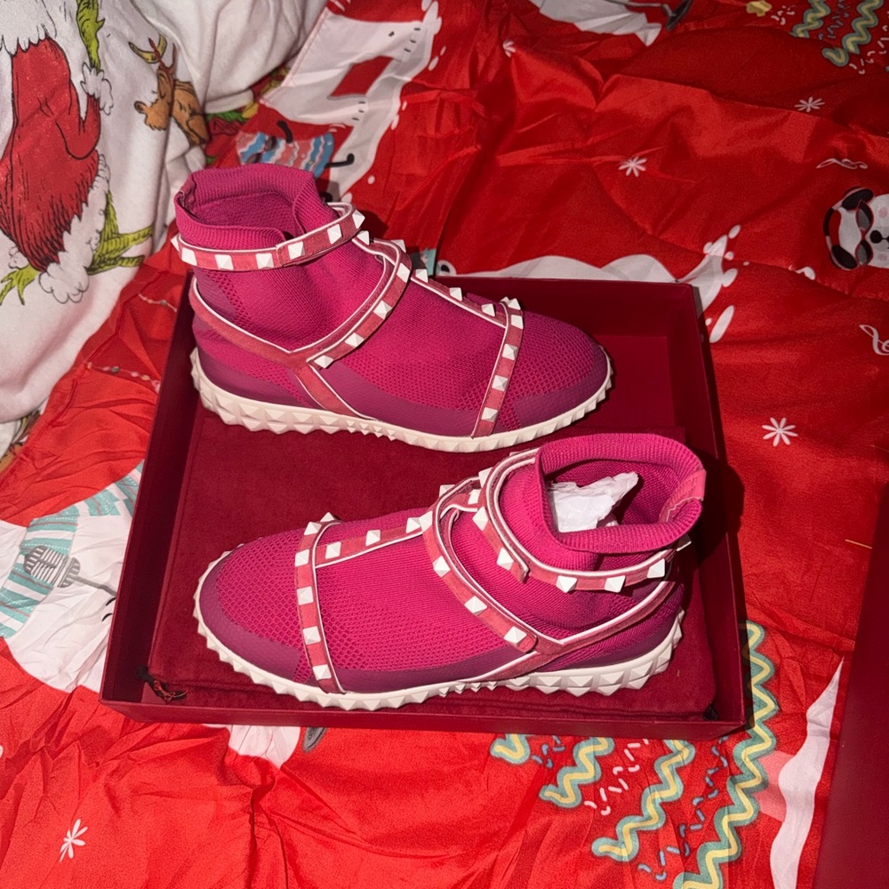 Valentino Garavani Fuchsia Rockstud Sneakers